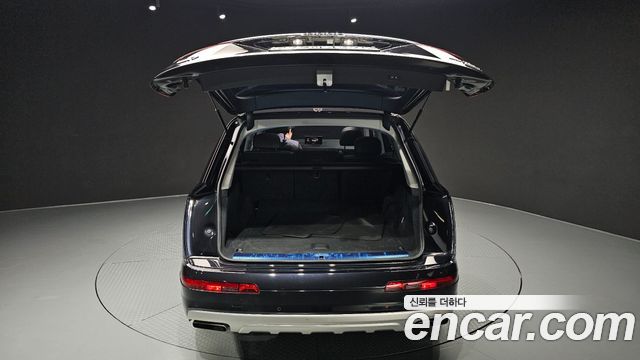 Audi Q7 2019 — photo 36