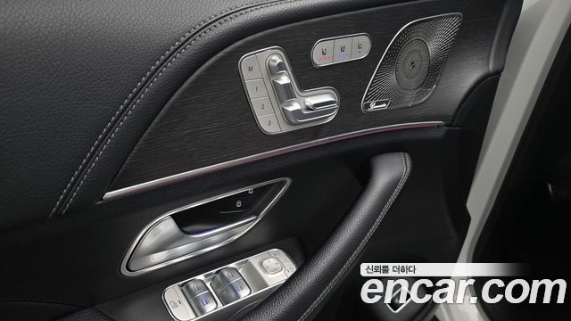 Mercedes-Benz GLS-Class 2021 — photo 28
