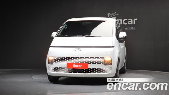 Hyundai Staria 2022 — photo 3
