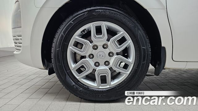 Hyundai Staria 2022 — photo 5