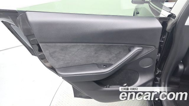 Tesla Model Y 2024 — photo 15