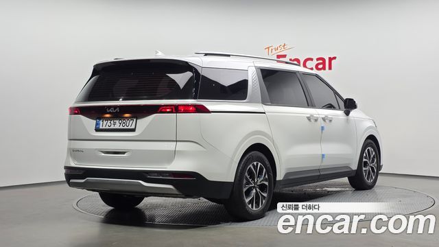 Kia Canival 2023 — photo 2