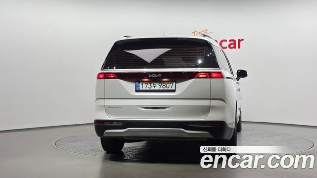 Kia Canival 2023 — photo 4