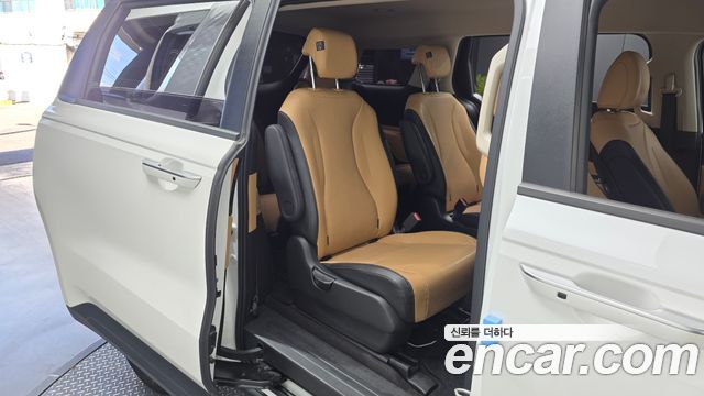 Kia Canival 2023 — photo 12