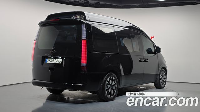 Hyundai Staria 2023 — photo 2