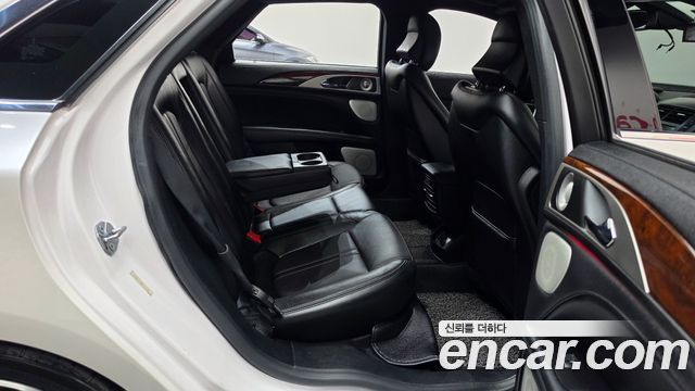 Lincoln MKZ 2017 — photo 12