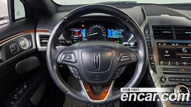 Lincoln MKZ 2017 — photo 13