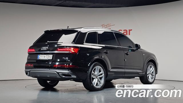 Audi Q7 2023 — photo 2