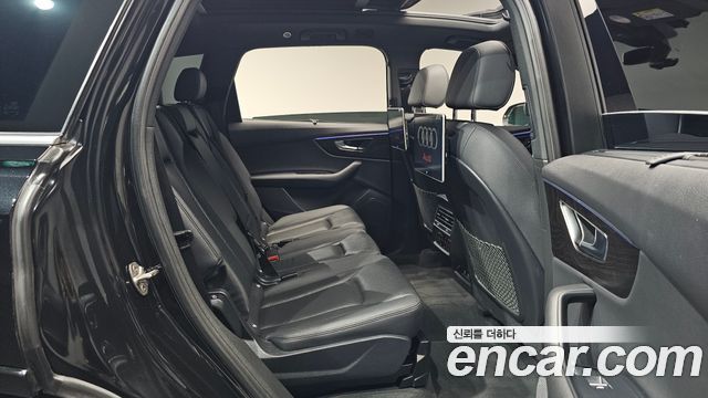 Audi Q7 2023 — photo 17