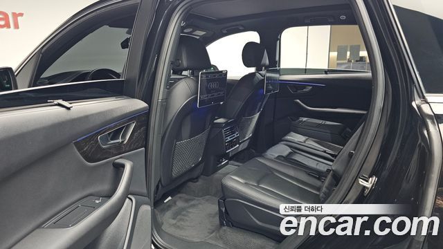Audi Q7 2023 — photo 18
