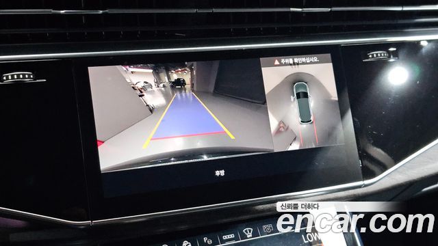 Audi Q7 2023 — photo 25