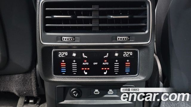 Audi Q7 2023 — photo 29