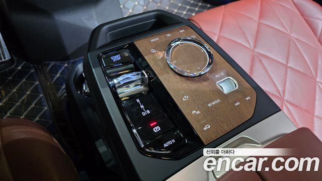BMW iX 2024 — photo 12