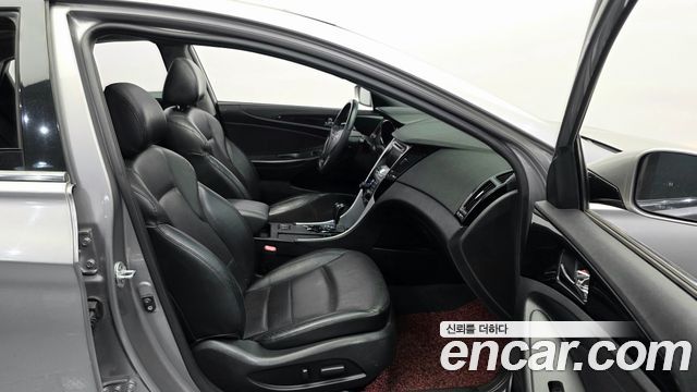 Hyundai Sonata 2010 — photo 11