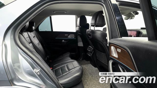 Mercedes-Benz GLE-Class 2019 — photo 18