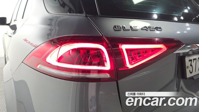 Mercedes-Benz GLE-Class 2019 — photo 9