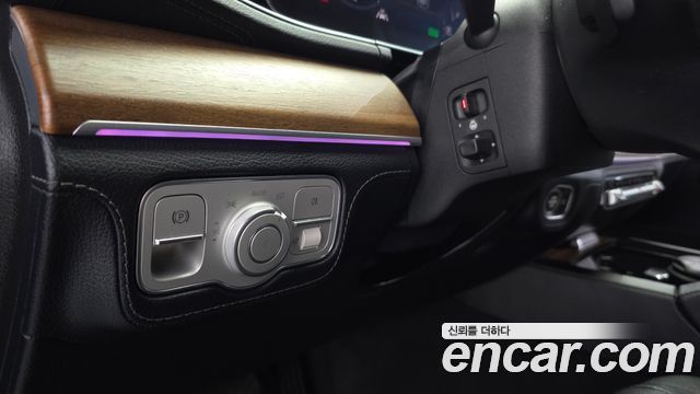 Mercedes-Benz GLE-Class 2019 — photo 28