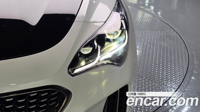 Kia Stinger 2018 — photo 8