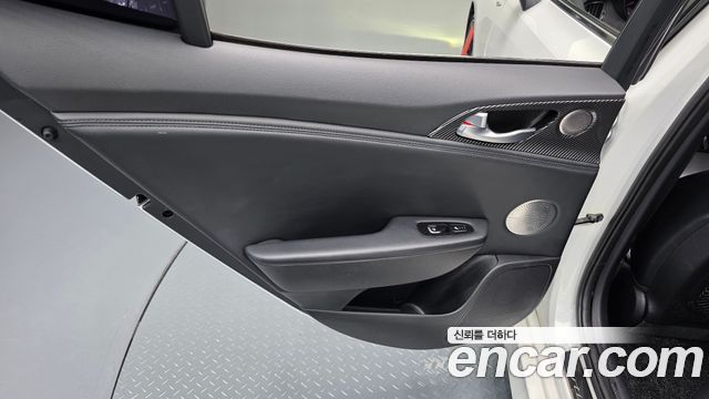 Kia Stinger 2018 — photo 15