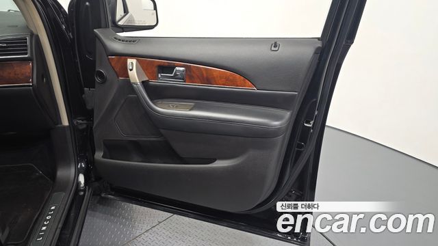 Lincoln MKX 2011 — photo 14