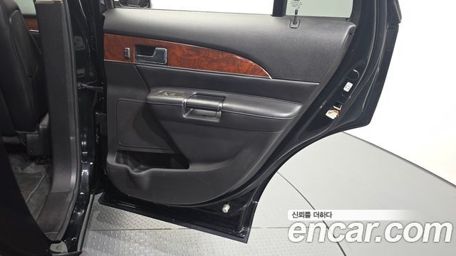 Lincoln MKX 2011 — photo 15