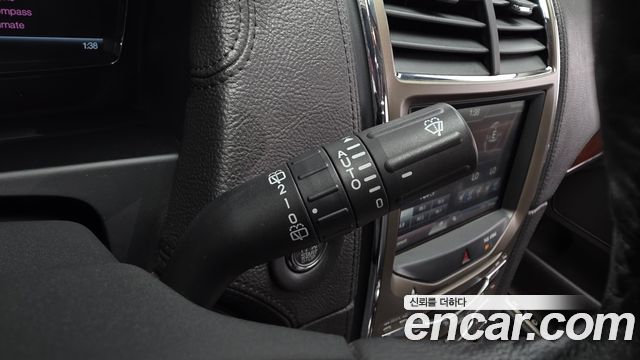 Lincoln MKX 2011 — photo 29