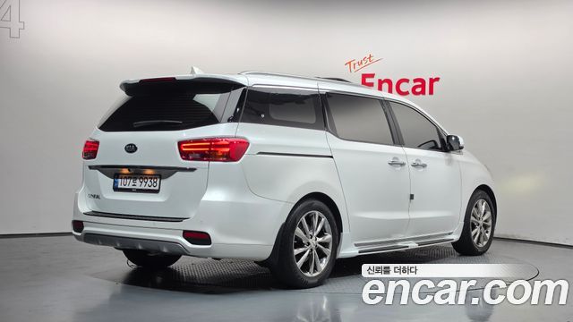 Kia Canival 2019 — photo 2