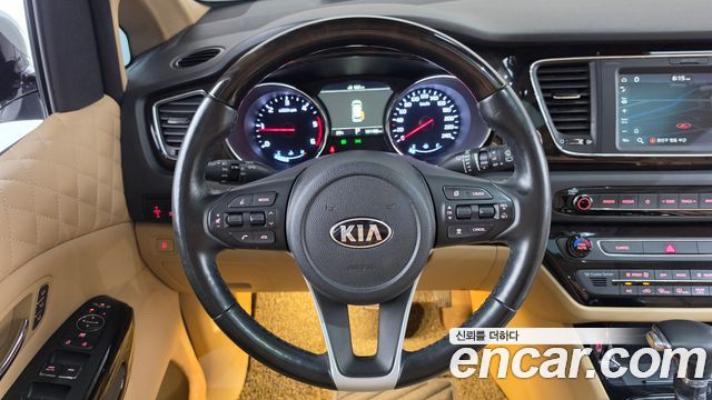 Kia Canival 2019 — photo 23