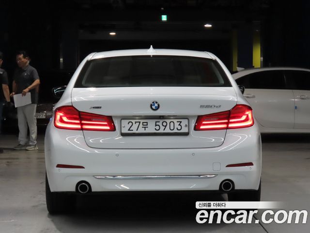 BMW 5-Series 2018 — photo 4