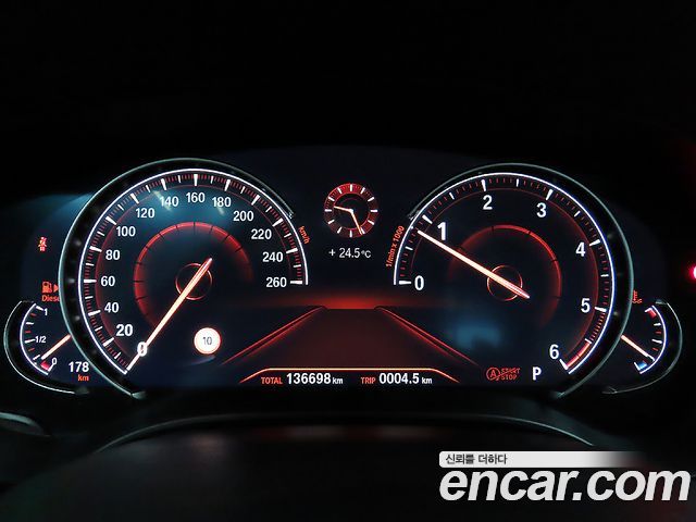 BMW 5-Series 2018 — photo 8