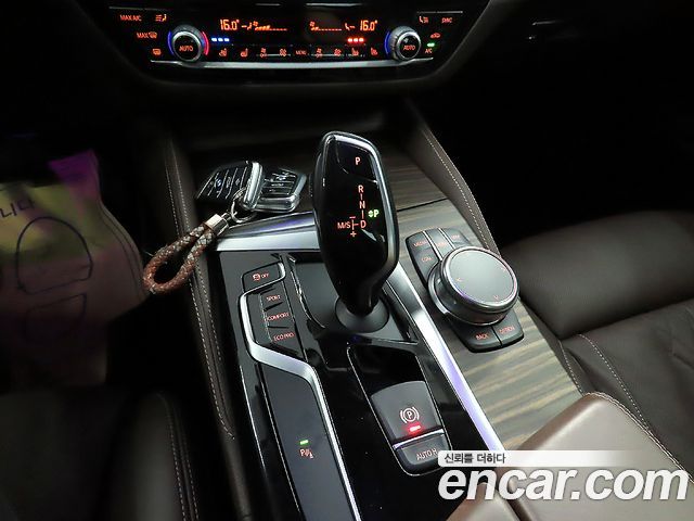 BMW 5-Series 2018 — photo 9