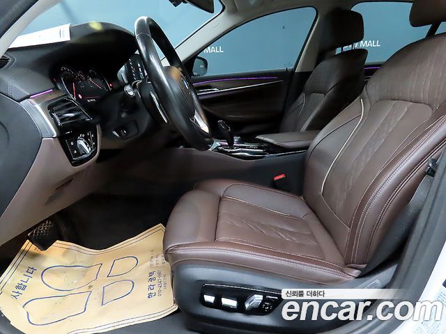 BMW 5-Series 2018 — photo 10