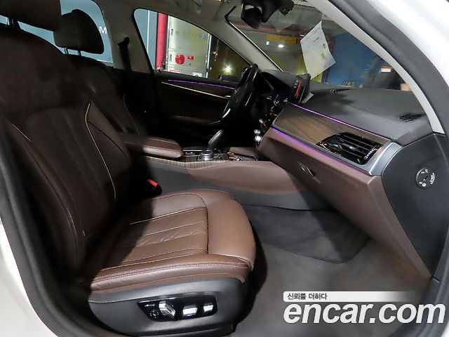 BMW 5-Series 2018 — photo 12