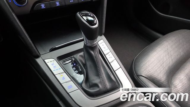 Hyundai AVANTE 2016 — photo 9