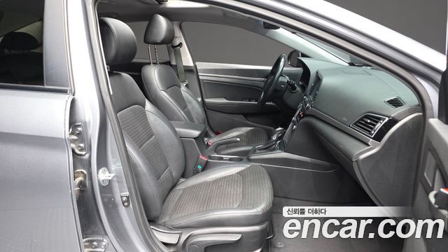 Hyundai AVANTE 2016 — photo 11