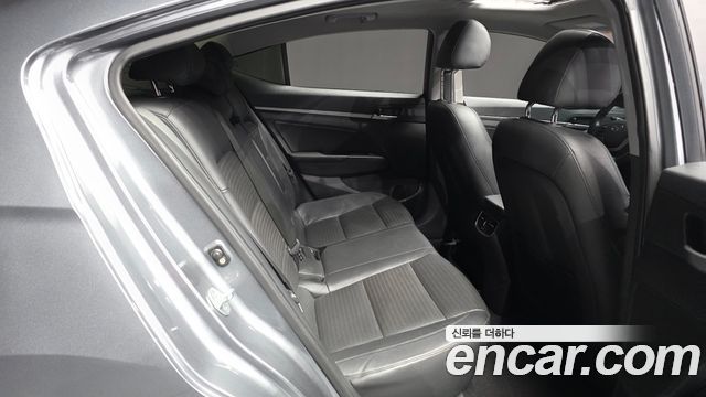 Hyundai AVANTE 2016 — photo 12