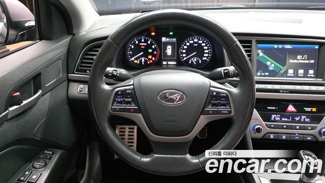 Hyundai AVANTE 2016 — photo 13