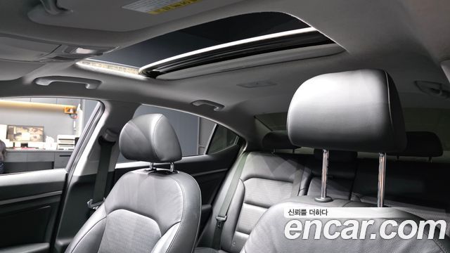 Hyundai AVANTE 2016 — photo 19