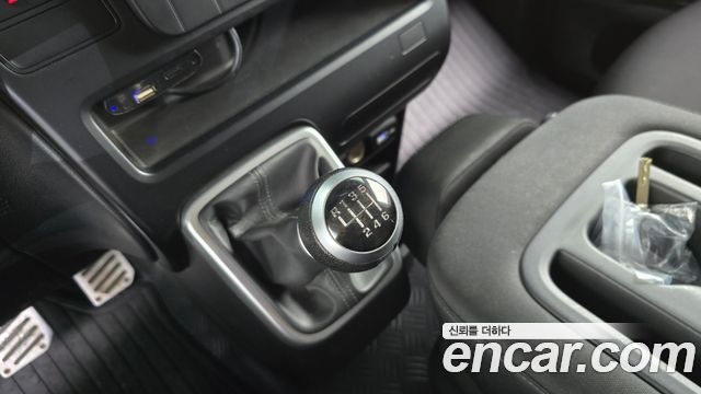 Hyundai Staria 2022 — photo 12