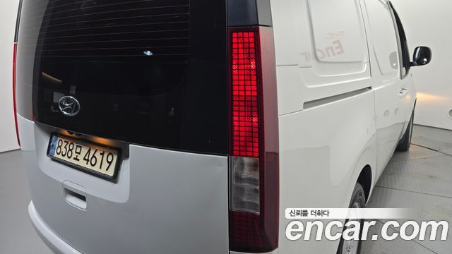Hyundai Staria 2022 — photo 9