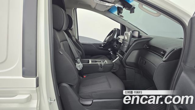 Hyundai Staria 2022 — photo 16