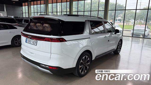 Kia Canival 2023 — photo 2
