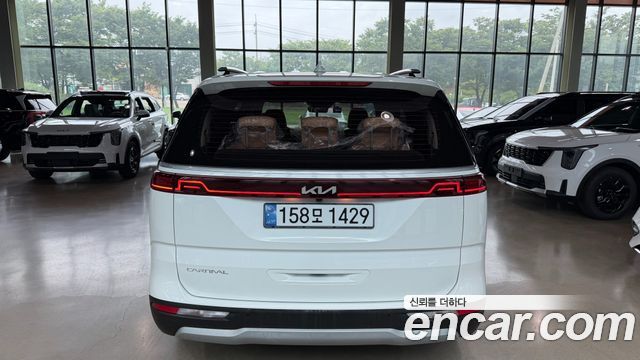 Kia Canival 2023 — photo 4