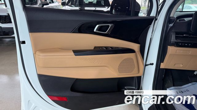 Kia Canival 2023 — photo 11