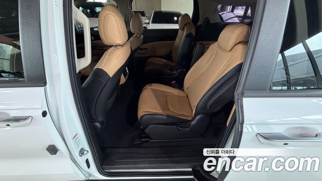 Kia Canival 2023 — photo 17