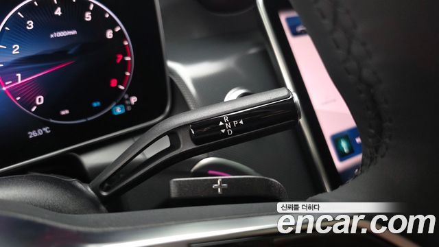 Mercedes-Benz GLC-Class 2025 — photo 12