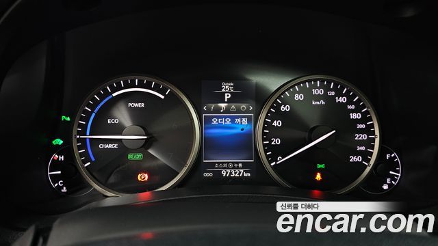 Lexus NX 2017 — photo 11
