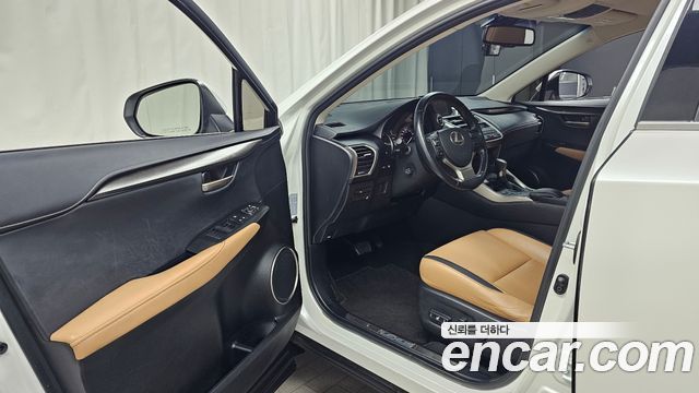 Lexus NX 2017 — photo 13