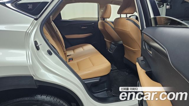 Lexus NX 2017 — photo 17