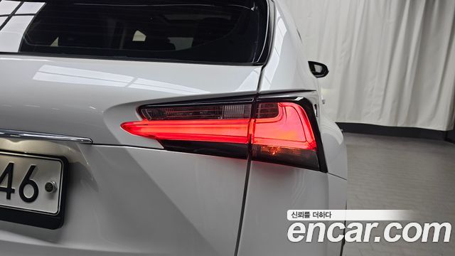 Lexus NX 2017 — photo 9